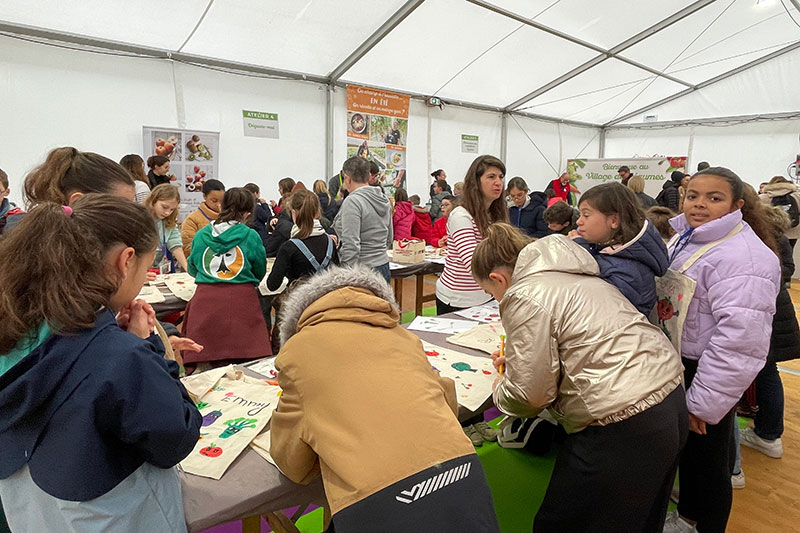 Sous le sous le chapiteau du « village des légumes », au congrès de Légumes de France.