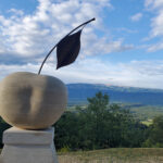La Cerise des coteaux du Ventoux IGP a sa stèle